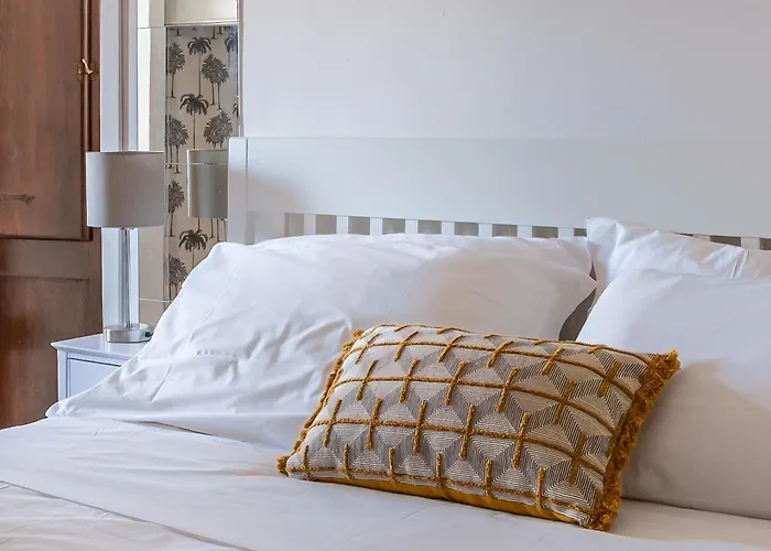 Iflat Pantheon & La Dolce Skyline Penthouse Apartment